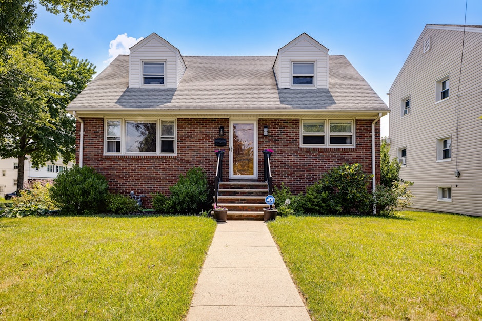 119 Burnside Avenue, Cranford, NJ 07016, Presented by Shannon